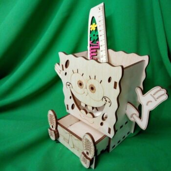 Intra απο ξύλο plywood 3mm-4mm πάχος - Μπομπ Σφουγγαράκης Μολυβοθήκη Organizer γραφείου Δίασταση 30x30 cm Intraeaxys-r7vmpv57 - Image 1