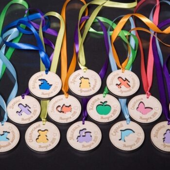 Intra απο ξύλο plywood 3mm-4mm πάχος - Ξύλινα μετάλλια για το σχολείο Δίασταση 30x30 cm Intraeaxys-lopqvrk7 - Image 1