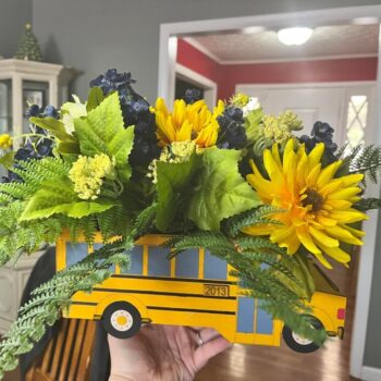 Intra απο ξύλο plywood 3mm-4mm πάχος - Κουτί λουλουδιών σχολικού λεωφορείου Δίασταση 30x30 cm Intraeaxys-91jd5e81 - Image 1