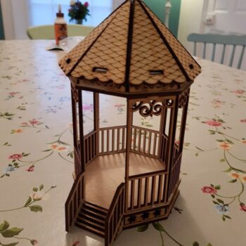 Intra απο ξύλο plywood 3mm-4mm πάχος - Μοντέλο Bandstand Δίασταση 30x30 cm Intraeaxys-pok3g9j7 - Image 1