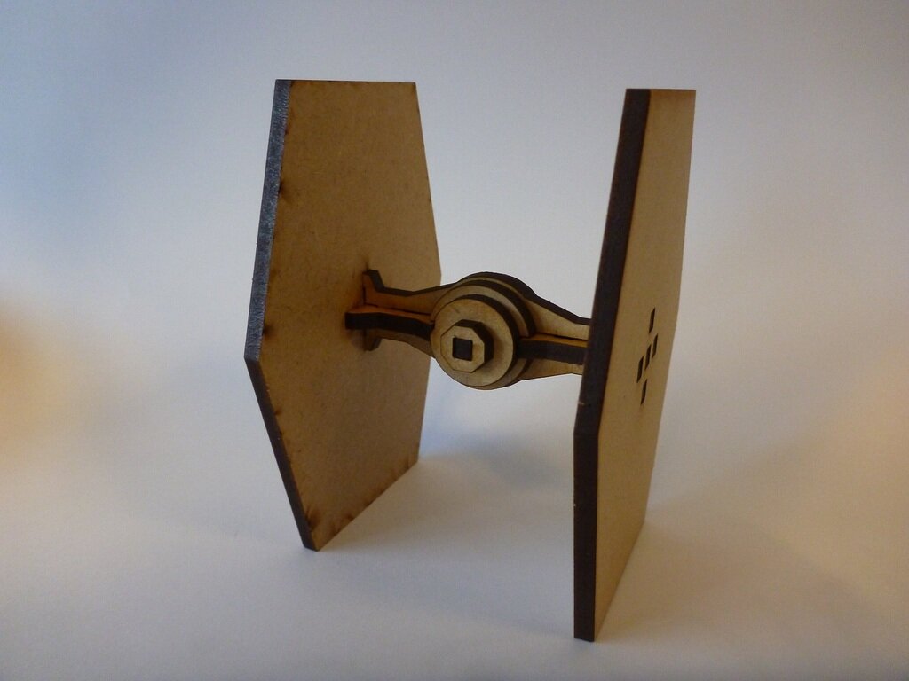 Intra απο ξύλο plywood 3mm-4mm πάχος - Star Wars Tie Fighter 3D μοντέλο Δίασταση 30x30 cm Intraeaxys-pok3gyd7