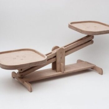 Intra απο ξύλο plywood 3mm-4mm πάχος - Ξύλινο παιχνίδι ζυγαριάς Δίασταση 30x30 cm Intraeaxys-eoxlgxxo - Image 1