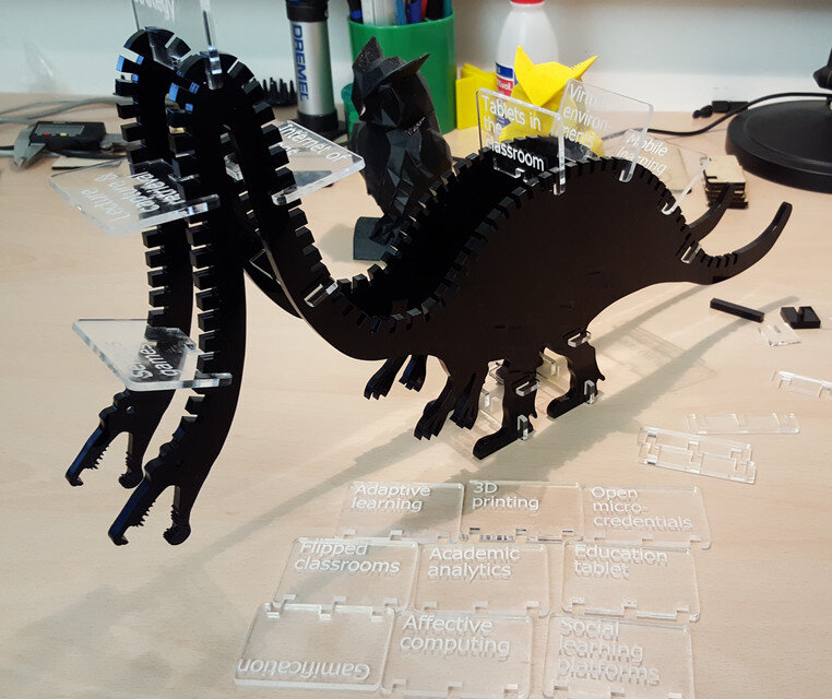 Intra απο ξύλο plywood 3mm-4mm πάχος - Hypeosaure Lasercut Model x2 Δίασταση 30x30 cm Intraeaxys-d1l6gz1m