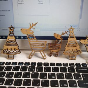 Intra απο ξύλο plywood 3mm-4mm πάχος - Στολίδια χριστουγεννιάτικων δέντρων ελαφιών Δίασταση 10x10 cm Intraeaxys-67wlymw1