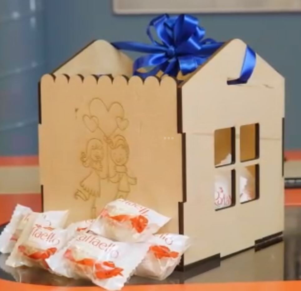 Intra απο ξύλο plywood 3mm-4mm πάχος - Κουτί δώρου με κορδέλα 4mm Δίασταση 30x30 cm Intraeaxys-pok3lj97