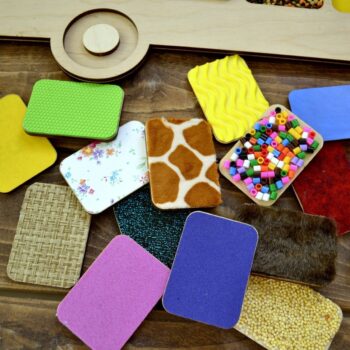 Intra απο ξύλο plywood 3mm-4mm πάχος - Λεωφορείο απτικό παιχνίδι Touch And Match Game Δίασταση 30x30 cm Intraeaxys-joedzj51 - Image 7