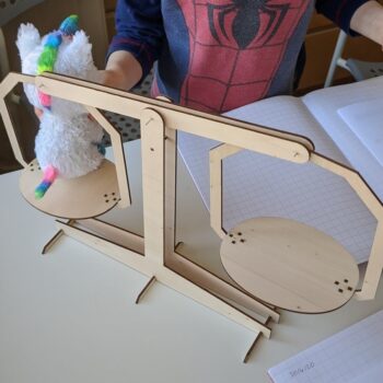 Intra απο ξύλο plywood 3mm-4mm πάχος - Απλή Ζυγαριά Δίασταση 30x30 cm Intraeaxys-eo0q6351 - Image 1