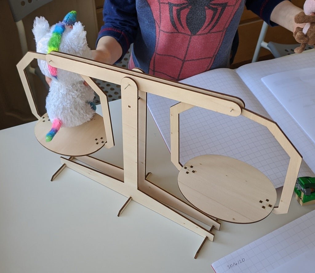 Intra απο ξύλο plywood 3mm-4mm πάχος - Απλή Ζυγαριά Δίασταση 30x30 cm Intraeaxys-eo0q6351