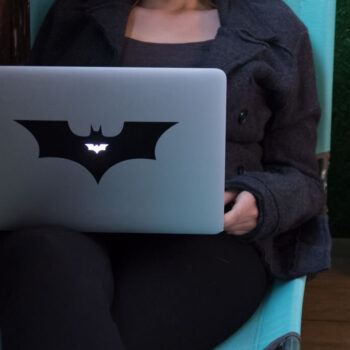 Intra απο ξύλο plywood 3mm-4mm πάχος - Αυτοκόλλητο Laptop Bat 20×8 8 cm Δίασταση 30x30 cm Intraeaxys-6o3yner7 - Image 1