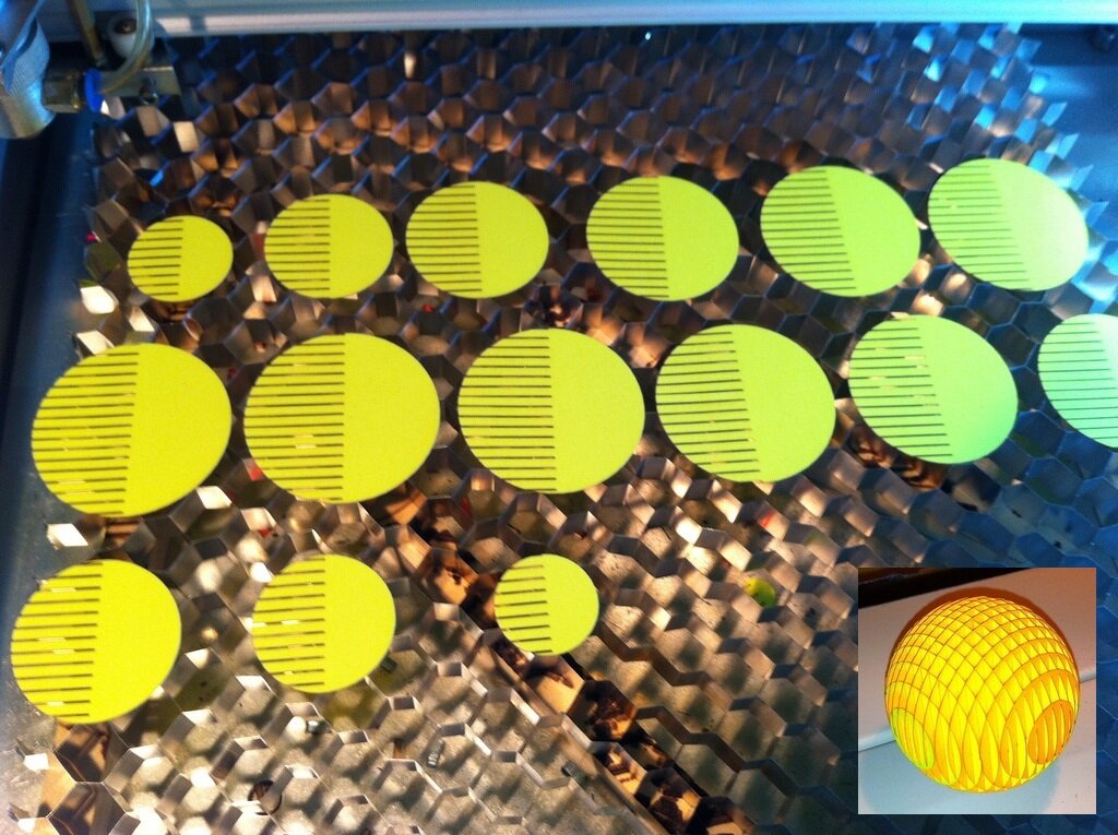 Intra απο ξύλο plywood 3mm-4mm πάχος - Χριστουγεννιάτικο στολίδι σε σχήμα φέτας Δίασταση 10x10 cm Intraeaxys-r1z2rzl1