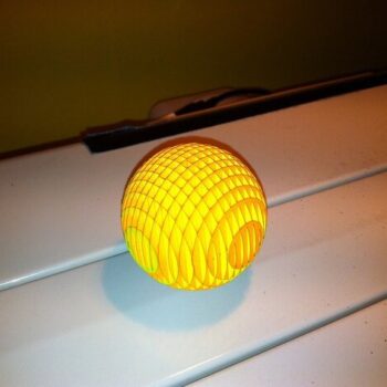 Intra απο ξύλο plywood 3mm-4mm πάχος - Χριστουγεννιάτικη μπάλα σε σχήμα φέτας Δίασταση 30x30 cm Intraeaxys-075yvw3o - Image 1