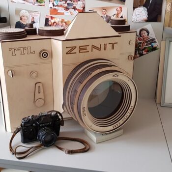 Intra απο ξύλο plywood 3mm-4mm πάχος - Ξύλινη κάμερα παιχνιδιών Δίασταση 30x30 cm Intraeaxys-joedl0n1 - Image 1