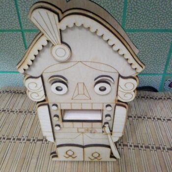 Intra απο ξύλο plywood 3mm-4mm πάχος - Ξύλινος Καρυοθραύστης Δίασταση 30x30 cm Intraeaxys-yon05rp7 - Image 3