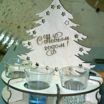 Intra απο ξύλο plywood 3mm-4mm πάχος - Χριστουγεννιάτικο δέντρο με ποτήρια κρασιού 4mm Δίασταση 30x30 cm Intraeaxys-joedwj81 - Image 1