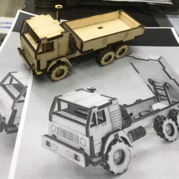 Intra απο ξύλο plywood 3mm-4mm πάχος - Παιχνίδι ανατρεπόμενων φορτηγών Δίασταση 30x30 cm Intraeaxys-lopqvyk7 - Image 3