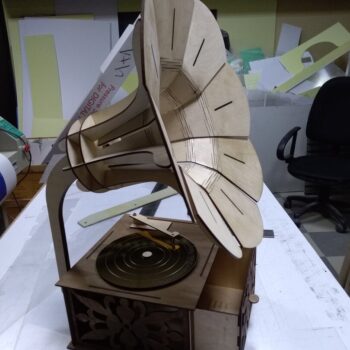 Intra απο ξύλο plywood 3mm-4mm πάχος - Ξύλινο γραμμόφωνο Δίασταση 30x30 cm Intraeaxys-lopqv467 - Image 3