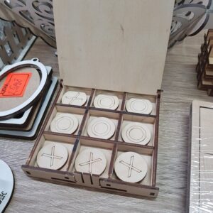 Intra απο ξύλο plywood 3mm-4mm πάχος - Ξύλινο Παιχνίδι Tic Tac Toe Δίασταση 30x30 cm Intraeaxys-qommd85o