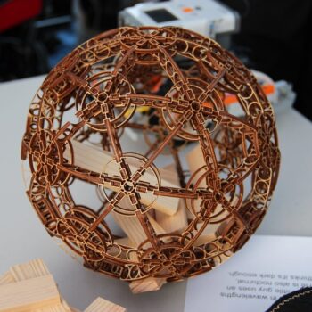 Intra απο ξύλο plywood 3mm-4mm πάχος - Ξύλινη Διακοσμητική Σφαίρα Δίασταση 30x30 cm Intraeaxys-e1gkq5yo - Image 1