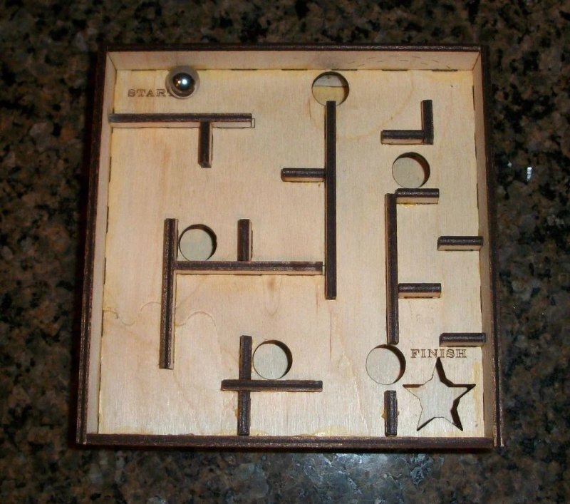 Intra απο ξύλο plywood 3mm-4mm πάχος - Μαρμάρινος Λαβύρινθος χειρός Δίασταση 30x30 cm Intraeaxys-eo058501