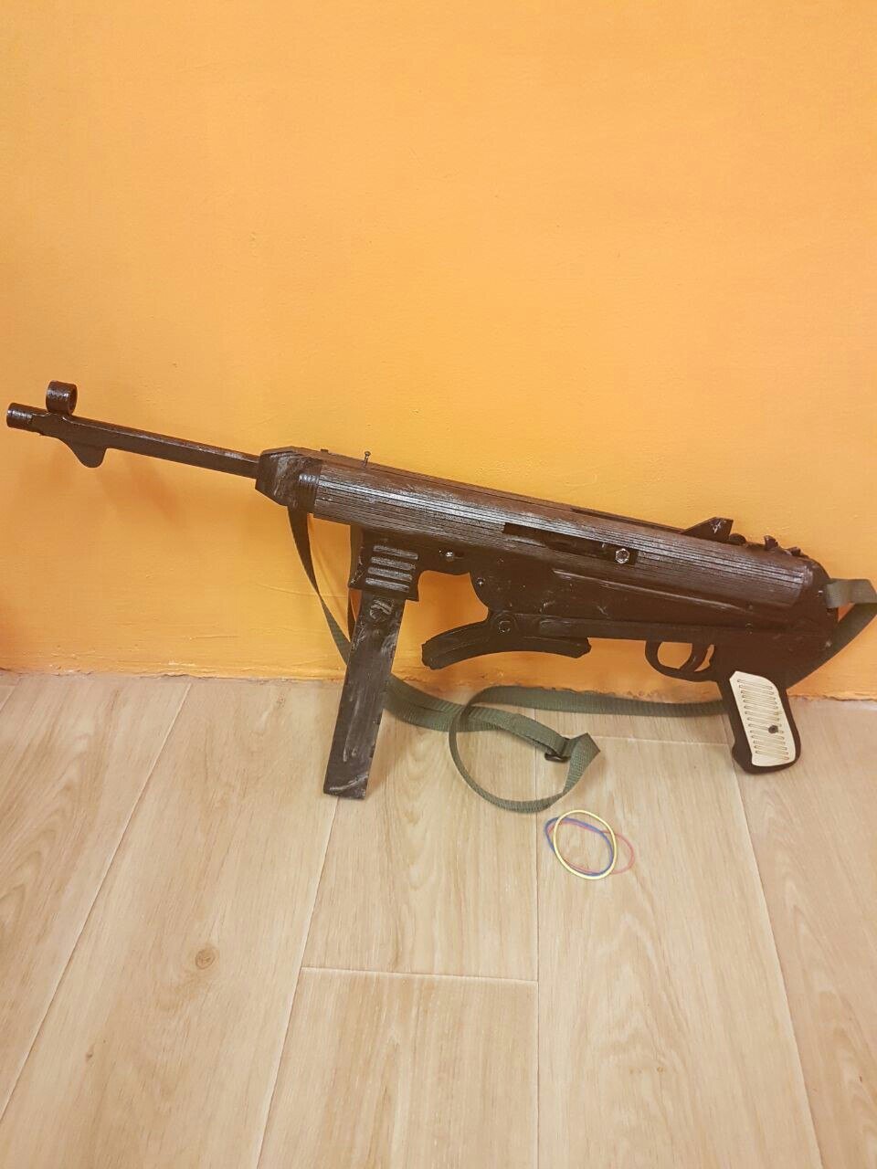 Intra απο ξύλο plywood 3mm-4mm πάχος - MP40 Schmeisser Rubber Band Gun Δίασταση 30x30 cm Intraeaxys-d1lvdpzo
