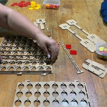 Intra απο ξύλο plywood 3mm-4mm πάχος - Παιχνίδι Connect 4 Δίασταση 30x30 cm Intraeaxys-voq2qmjo - Image 7