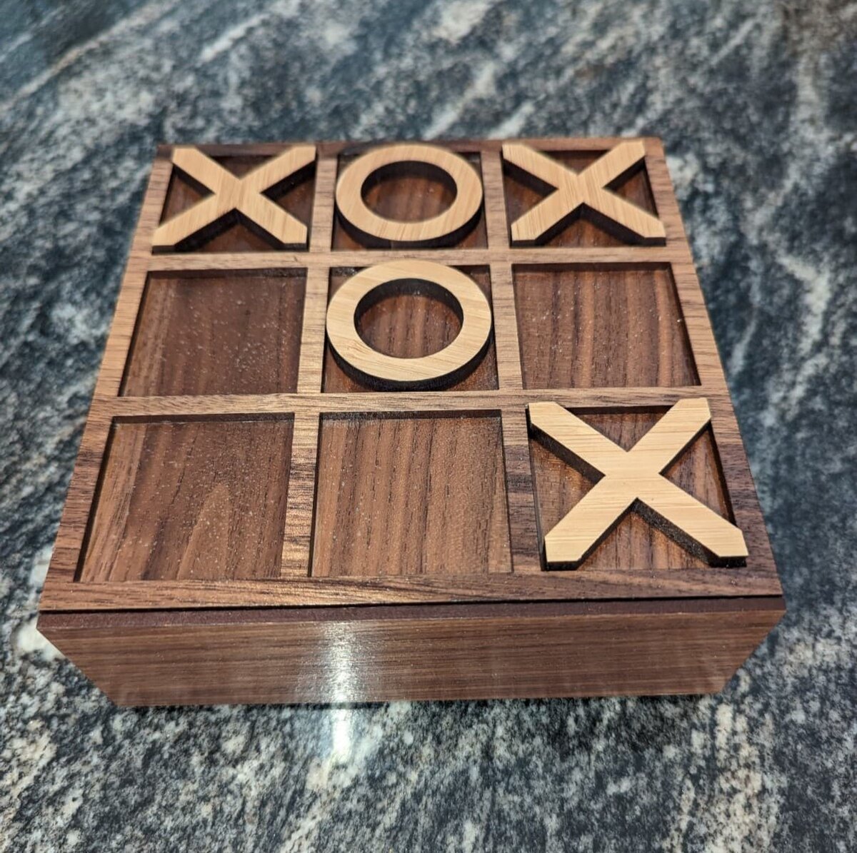 Intra απο ξύλο plywood 3mm-4mm πάχος - Απλό κουτί Tic-Tac-Toe Δίασταση 30x30 cm Intraeaxys-joedjd51