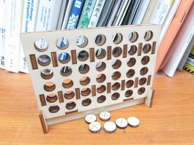 Intra απο ξύλο plywood 3mm-4mm πάχος - Επιτραπέζιο παιχνίδι Connect 4 Δίασταση 30x30 cm Intraeaxys-r1z2lep1