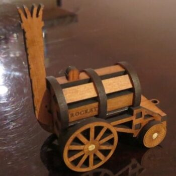 Intra απο ξύλο plywood 3mm-4mm πάχος - Μοντέλο Rocket Stephenson Δίασταση 30x30 cm Intraeaxys-voq2zk6o - Image 1