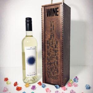 Intra απο ξύλο plywood 3mm-4mm πάχος - Μπουκάλι Κρασιού Ξύλινη χαραγμένη θήκη αποθήκευσης με συρόμενο καπάκι Δίασταση 30x30 cm Intraeaxys-075yjxpo