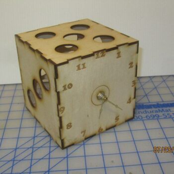 Intra απο ξύλο plywood 3mm-4mm πάχος - Ρολόι ζαριών 5 ιντσών Δίασταση 30x30 cm Intraeaxys-078nqn75 - Image 1