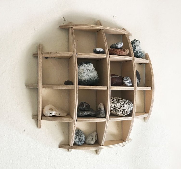 Intra απο ξύλο plywood 3mm-4mm πάχος - Ράφι τοίχου κομμένο με λέιζερ Δίασταση 30x30 cm Intraeaxys-eo4r6w1j