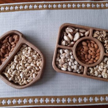 Intra απο ξύλο plywood 3mm-4mm πάχος - Δίσκος τμημάτων για σνακ ξηρών καρπών με ξηρούς καρπούς Δίασταση 30x30 cm Intraeaxys-91jd40l1 - Image 1