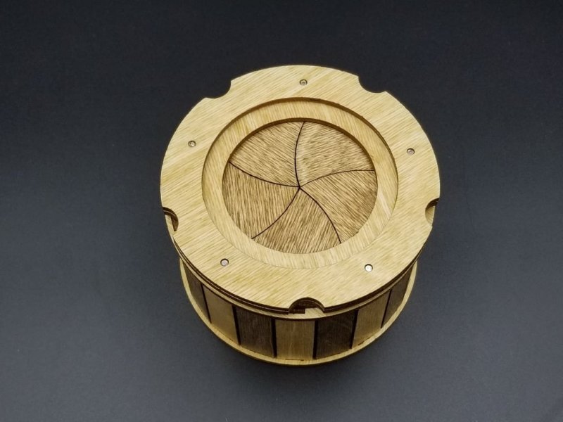 Intra απο ξύλο plywood 3mm-4mm πάχος - Ξύλινο κουτί Iris Δίασταση 30x30 cm Intraeaxys-r1z0vqwo