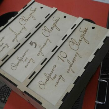 Intra απο ξύλο plywood 3mm-4mm πάχος - Εξατομικευμένο Triple Wine Box 3 Bottle Gift Box Slide Καπάκι Δίασταση 30x30 cm Intraeaxys-p7ymz927 - Image 1