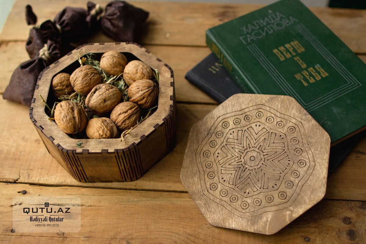 Intra απο ξύλο plywood 3mm-4mm πάχος - Κουτί δώρου από ξύλο ξηρών καρπών Δίασταση 30x30 cm Intraeaxys-eo0qmd91