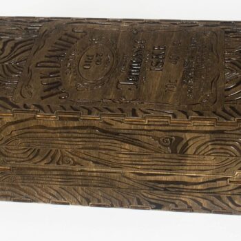 Intra απο ξύλο plywood 3mm-4mm πάχος - Χαραγμένο Ξύλινο κουτί με ουίσκι Jack Daniels Δίασταση 30x30 cm Intraeaxys-qommyvro - Image 4