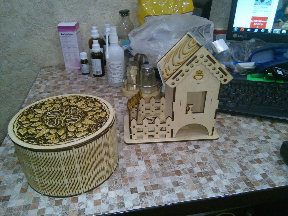 Intra απο ξύλο plywood 3mm-4mm πάχος - Στρογγυλό κουτί με πρότυπο καπάκι Δίασταση 30x30 cm Intraeaxys-joedwg61