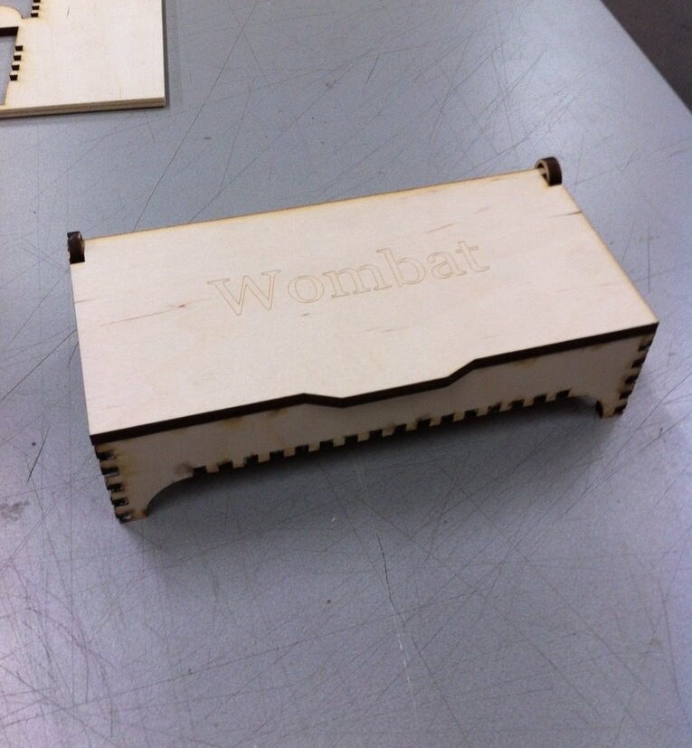 Intra απο ξύλο plywood 3mm-4mm πάχος - Ξύλινο κουτί χρημάτων με πρότυπο καπακιού Δίασταση 30x30 cm Intraeaxys-eoxldzqo