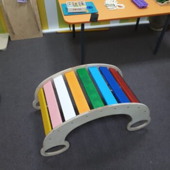 Intra απο ξύλο plywood 3mm-4mm πάχος - Κουνιστή καρέκλα Rainbow Slide Bridge για παιδιά Δίασταση 40x50 cm Intraeaxys-yon0xzp7 - Image 1