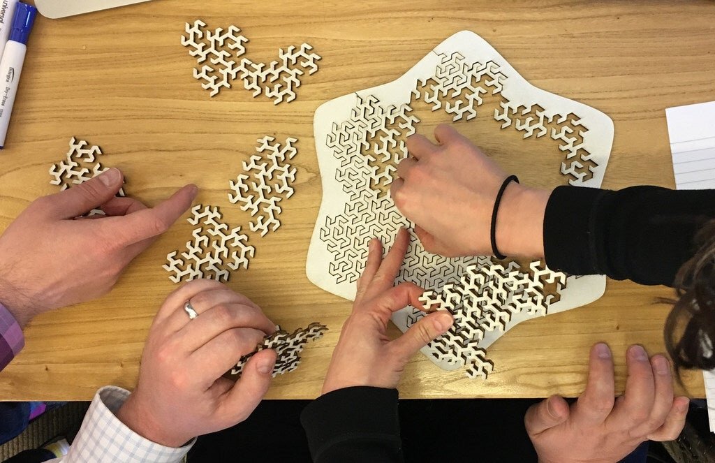 Intra απο ξύλο plywood 3mm-4mm πάχος - Ξύλινο παζλ Fractal Δίασταση 30x30 cm Intraeaxys-078ye6no