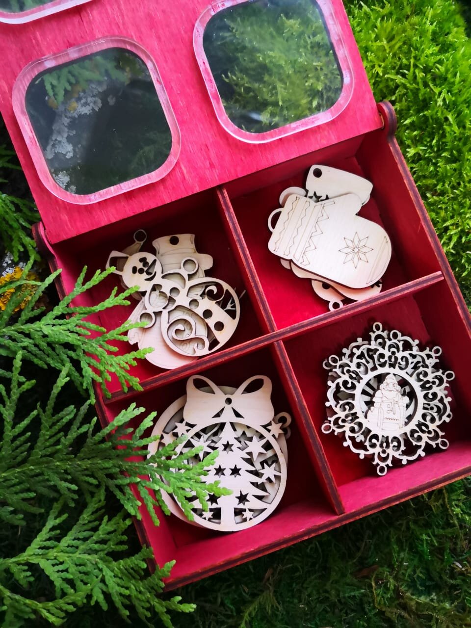 Intra απο ξύλο plywood 3mm-4mm πάχος - Ξύλινο κουτί παραμονής Χριστουγέννων Δίασταση 30x30 cm Intraeaxys-lopq5mx7