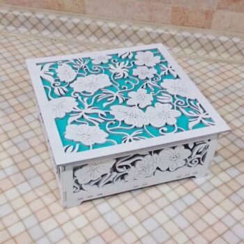 Intra απο ξύλο plywood 3mm-4mm πάχος - Λουλουδάτο σκαλιστό κουτί Δίασταση 30x30 cm Intraeaxys-d1lvgzpo - Image 1