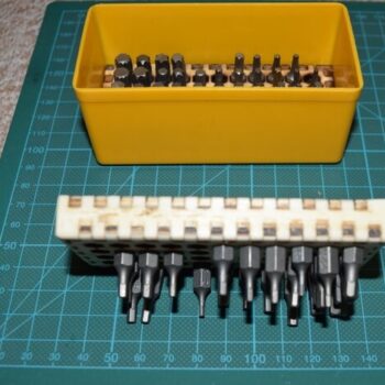 Intra απο ξύλο plywood 3mm-4mm πάχος - Release Bit Halter Box Για allit-45 2 Δίασταση 30x30 cm Intraeaxys-qomnvr73 - Image 1