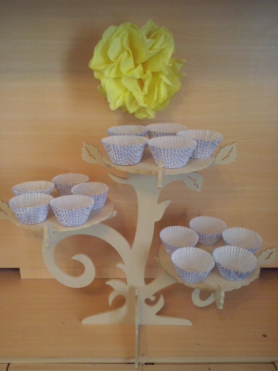 Intra απο ξύλο plywood 3mm-4mm πάχος - Cupcake Stand σαν κλαδιά δέντρων Δίασταση 30x30 cm Intraeaxys-e1gkxwvo