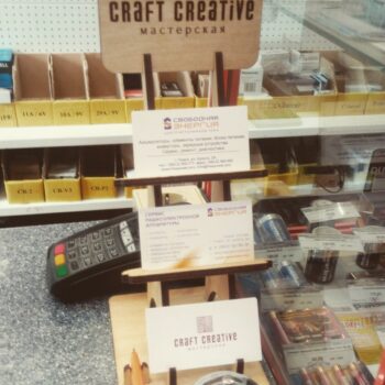 Intra απο ξύλο plywood 3mm-4mm πάχος - Βάση προβολής θήκης επαγγελματικής κάρτας Δίασταση 30x30 cm Intraeaxys-p7ymgg67 - Image 1