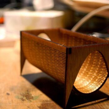 Intra απο ξύλο plywood 3mm-4mm πάχος - Κάτοχος επαγγελματικής κάρτας Lasercut Δίασταση 30x30 cm Intraeaxys-joejmd16 - Image 1