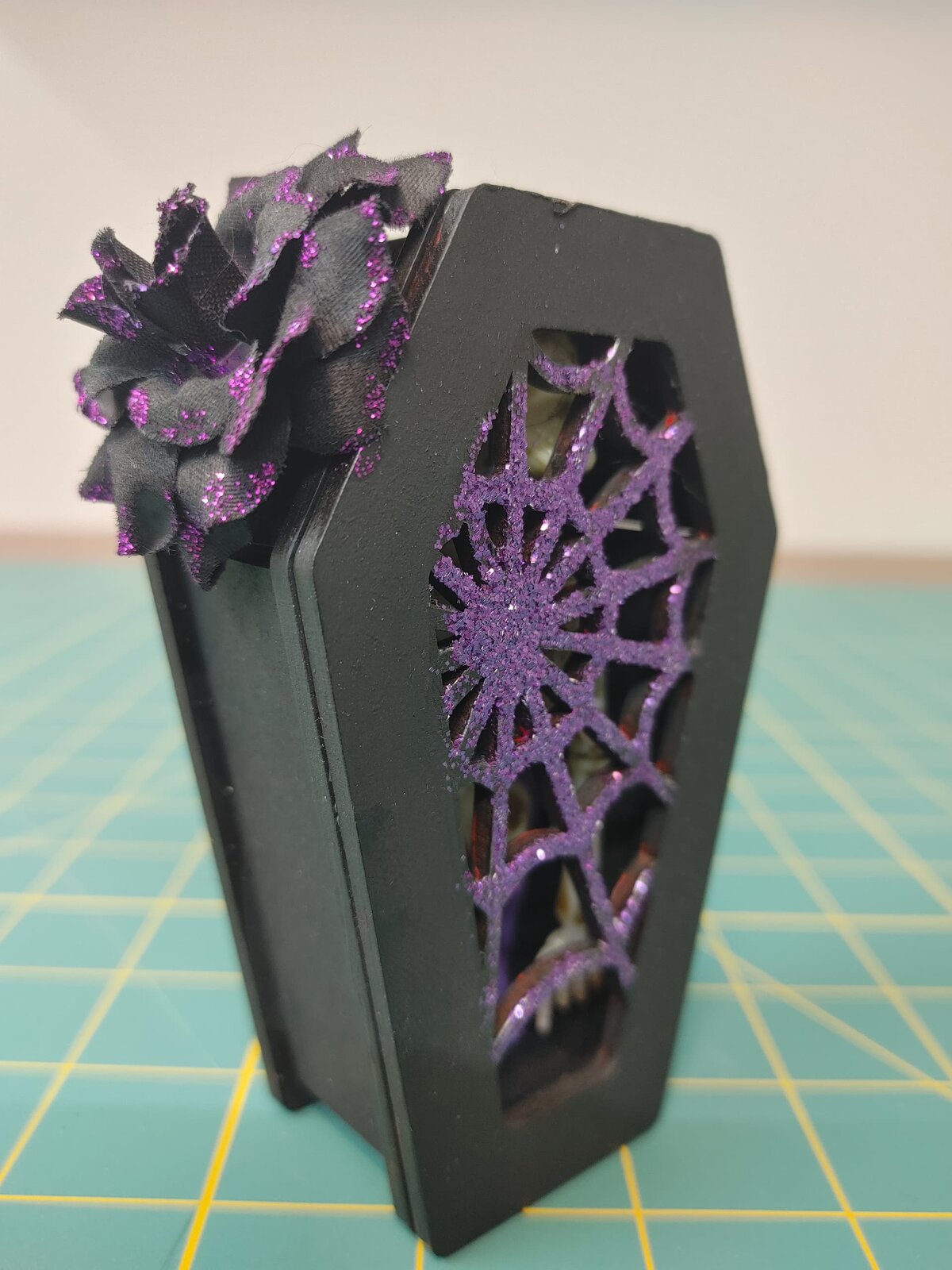 Intra απο ξύλο plywood 3mm-4mm πάχος - Κουτί φέρετρο αποκριών Δίασταση 30x30 cm Intraeaxys-yon02d27