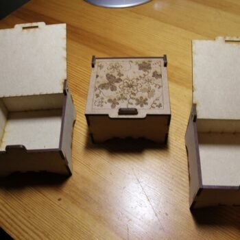 Intra απο ξύλο plywood 3mm-4mm πάχος - Χαραγμένα κουτιά κοσμημάτων Δίασταση 30x30 cm Intraeaxys-e1gkygmo - Image 5