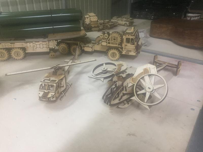 Intra απο ξύλο plywood 3mm-4mm πάχος - Στρατιωτικό Ελικόπτερο 3D Model Kit Δίασταση 30x30 cm Intraeaxys-eoxlpwxo