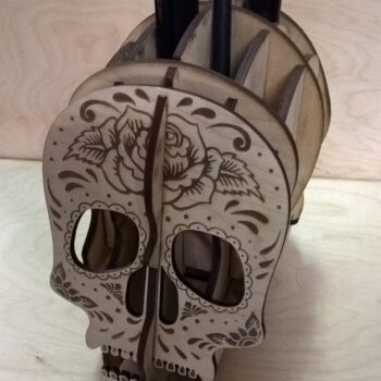 Intra απο ξύλο plywood 3mm-4mm πάχος - Πρότυπο οργάνωσης γραφείου θήκης στυλό κρανίου Δίασταση 30x30 cm Intraeaxys-yon06927 - Image 1